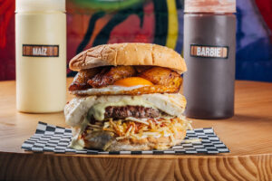 Hamburquesa con platano en QW Food Truck