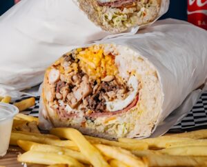 Pepito con patatas en QW Food Truck